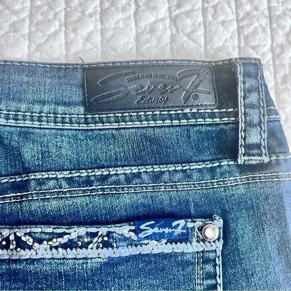 Seven 7 boot cut size 16 woman’s jeans, embellished back pocket dark wash - Picture 4 of 9